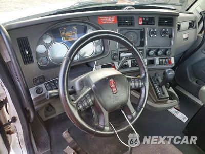 Zdjęcie 8 z 13 samochodu: 2016 KENWORTH T680 SEMI TRUCK VIN:1XKYA48X8GJ496408 - miniatura