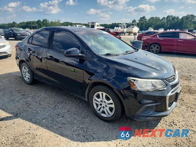 Czwarte zdjęcie samochodu z boku: 2018 CHEVROLET SONIC LS VIN:1G1JB5SH8J4115320 - miniatura