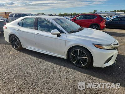 Czwarte zdjęcie samochodu z boku: 2019 TOYOTA CAMRY XSE VIN:4T1B61HK1KU787437 - miniatura