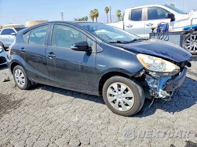 Czwarte zdjęcie samochodu z boku: 2014 TOYOTA PRIUS C ONE VIN:JTDKDTB32E1081574 - miniatura