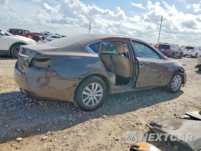 Trzecie zdjęcie samochodu z tyłu: 2015 NISSAN ALTIMA 2.5 S VIN:1N4AL3AP4FC205164 - miniatura
