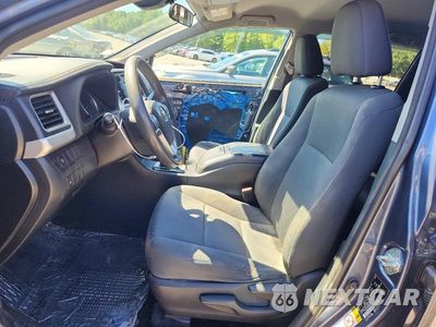 Zdjęcie 7 z 14 samochodu: 2018 TOYOTA HIGHLANDER LE VIN:5TDBZRFH4JS876844 - miniatura