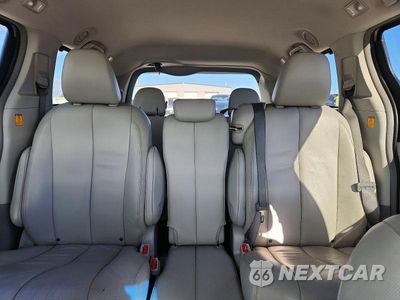 Zdjęcie 10 z 13 samochodu: 2013 TOYOTA SIENNA XLE VIN:5TDYK3DC0DS319971 - miniatura