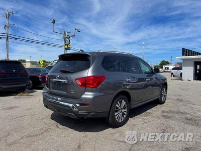 Czwarte zdjęcie samochodu z boku: 2019 NISSAN PATHFINDER SV VIN:5N1DR2MM9KC636476 - miniatura