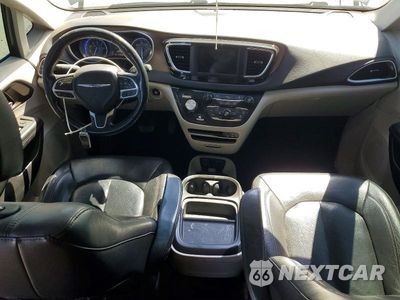 Zdjęcie 8 z 13 samochodu: 2019 CHRYSLER PACIFICA TOURING L VIN:2C4RC1BG6KR596738 - miniatura
