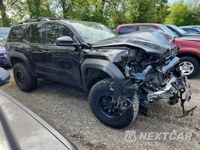 Czwarte zdjęcie samochodu z boku: 2025 TOYOTA 4RUNNER SR5 VIN:JTEVA5BRXS5034394 - miniatura