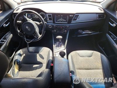 Zdjęcie 8 z 12 samochodu: 2017 KIA NIRO EX VIN:KNDCC3LC8H5048081 - miniatura