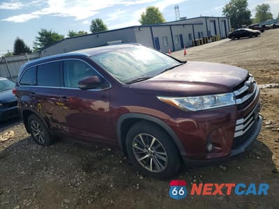 Czwarte zdjęcie samochodu z boku: 2017 TOYOTA HIGHLANDER XLE VIN:5TDJZRFH5HS457472 - miniatura