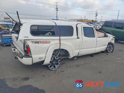 Trzecie zdjęcie samochodu z tyłu: 2010 TOYOTA TACOMA DOUBLE CAB LONG BED VIN:3TMMU4FN3AM019432 - miniatura