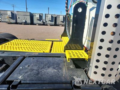 Zdjęcie 11 z 13 samochodu: 2013 KALMAR OTTAWA YARD TRUCK VIN:11VF813E8DA000009 - miniatura