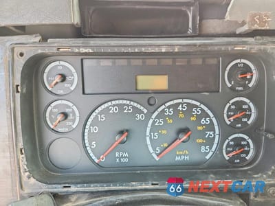 Zdjęcie 9 z 13 samochodu: 2007 FREIGHTLINER COLUMBIA 120 SEMI TRUCK VIN:1FUJA6CV27DX51057 - miniatura