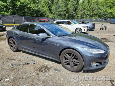 Czwarte zdjęcie samochodu z boku: 2015 TESLA MODEL S 85D VIN:5YJSA1H20FFP69562 - miniatura