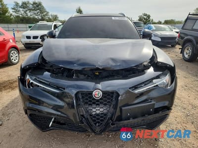 Piąte zdjęcie samochodu w środku: 2019 ALFA ROMEO STELVIO TI VIN:ZASPAKBN1K7C29899 - miniatura