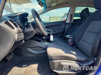 Zdjęcie 7 z 12 samochodu: 2017 KIA FORTE LX VIN:3KPFL4A7XHE119536 - miniatura