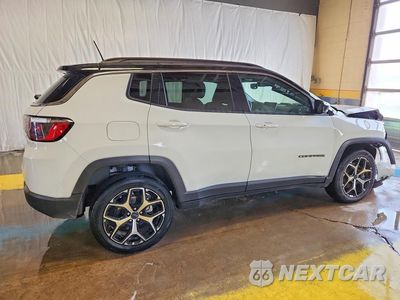 Trzecie zdjęcie samochodu z tyłu: 2025 JEEP COMPASS LIMITED VIN:3C4NJDCNXST512078 - miniatura