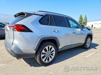 Trzecie zdjęcie samochodu z tyłu: 2020 TOYOTA RAV4 XLE PREMIUM VIN:2T3C1RFV9LW083901 - miniatura