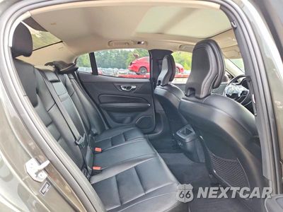Zdjęcie 10 z 12 samochodu: 2020 VOLVO S60 T5 MOMENTUM VIN:7JR102FK3LG039803 - miniatura