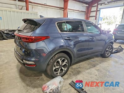 Trzecie zdjęcie samochodu z tyłu: 2021 KIA SPORTAGE LX VIN:KNDPMCAC9M7881291 - miniatura