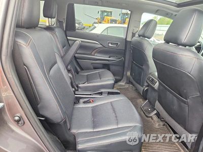 Zdjęcie 10 z 12 samochodu: 2019 TOYOTA HIGHLANDER HYBRID LIMITED PLATINUM VIN:5TDDGRFH3KS062913 - miniatura