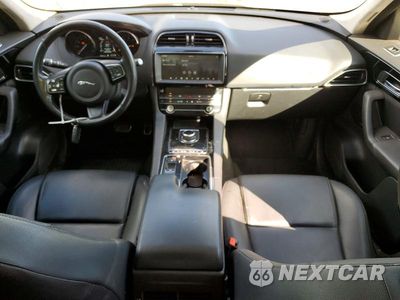 Zdjęcie 8 z 14 samochodu: 2019 JAGUAR F-PACE VIN:SADCS2FX8KA605702 - miniatura