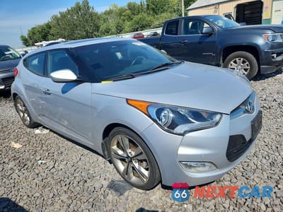 Czwarte zdjęcie samochodu z boku: 2017 HYUNDAI VELOSTER VALUE EDITION VIN:KMHTC6ADXHU316658 - miniatura