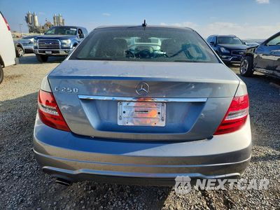 Zdjęcie 6 z 13 samochodu: 2012 MERCEDES-BENZ C 250 VIN:WDDGF4HB6CR214118 - miniatura