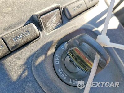 Zdjęcie 8 z 9 samochodu: 2008 HONDA GL1800 VIN:1HFSC47F28A706321 - miniatura