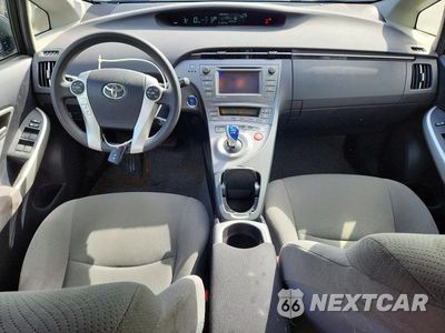 Zdjęcie 8 z 12 samochodu: 2014 TOYOTA PRIUS THREE VIN:JTDKN3DU5E0370604 - miniatura