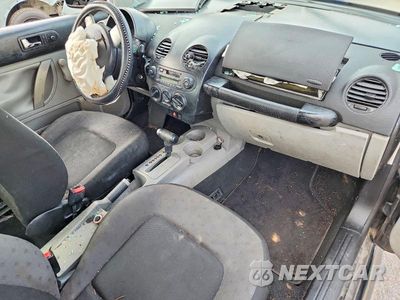 Zdjęcie 8 z 12 samochodu: 2001 VOLKSWAGEN BEETLE (NEW) GL AUTO VIN:3VWBS21C51M416970 - miniatura