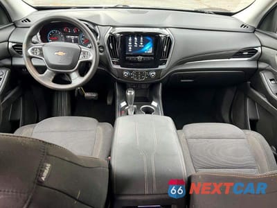 Zdjęcie 9 z 10 samochodu: 2018 CHEVROLET TRAVERSE LS VIN:1GNEVFKW2JJ166728 - miniatura