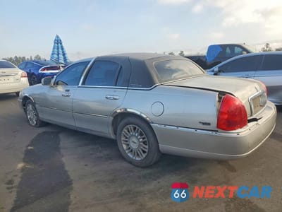 Drugie zdjęcie samochodu z przodu: 2006 LINCOLN TOWN CAR SIGNATURE LIMITED VIN:1LNHM82WX6Y626314 - miniatura