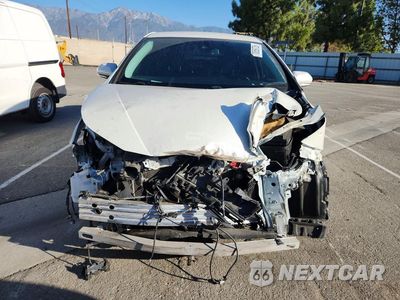 Piąte zdjęcie samochodu w środku: 2017 TOYOTA PRIUS FOUR TOURING VIN:JTDKARFU1H3033202 - miniatura