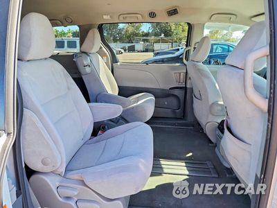 Zdjęcie 11 z 14 samochodu: 2020 TOYOTA SIENNA LE VIN:5TDKZ3DC9LS083403 - miniatura