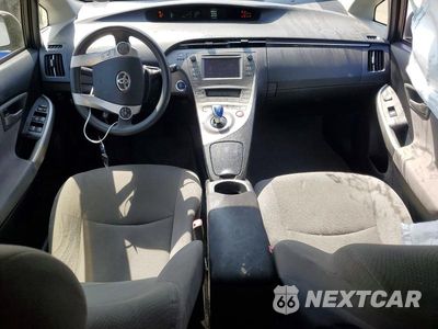 Zdjęcie 8 z 13 samochodu: 2013 TOYOTA PRIUS TWO VIN:JTDKN3DU4D0353064 - miniatura