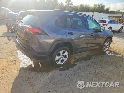 Trzecie zdjęcie samochodu z tyłu: 2021 TOYOTA RAV4 XLE VIN:2T3W1RFV8MC101630 - miniatura