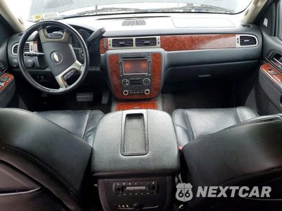 Zdjęcie 8 z 13 samochodu: 2014 CHEVROLET SUBURBAN K1500 LTZ VIN:1GNSKKE78ER221005 - miniatura
