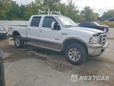 Czwarte zdjęcie samochodu z boku: 2006 FORD F250 SUPER DUTY VIN:1FTSW21P06EA63075 - miniatura