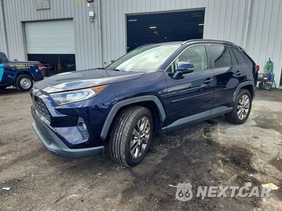 2020 TOYOTA RAV4 XLE PREMIUM JTMA1RFV8LD051753 - główne zdjęcie licytacji z USA - miniatura