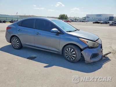 Czwarte zdjęcie samochodu z boku: 2019 HYUNDAI ACCENT SE VIN:3KPC24A3XKE044413 - miniatura