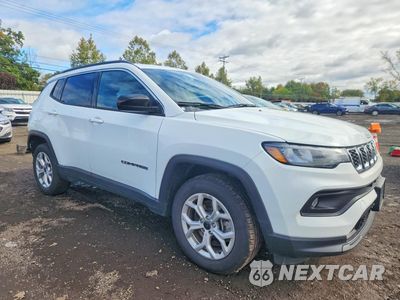 Czwarte zdjęcie samochodu z boku: 2025 JEEP COMPASS LATITUDE VIN:3C4NJDBN5ST580029 - miniatura