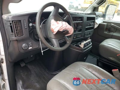 Zdjęcie 8 z 13 samochodu: 2021 GMC SAVANA BOX TRUCK VIN:7GZ37TC72MN013525 - miniatura