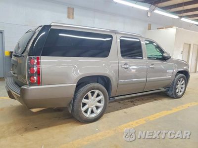 Trzecie zdjęcie samochodu z tyłu: 2013 GMC YUKON XL DENALI VIN:1GKS2MEF9DR161976 - miniatura