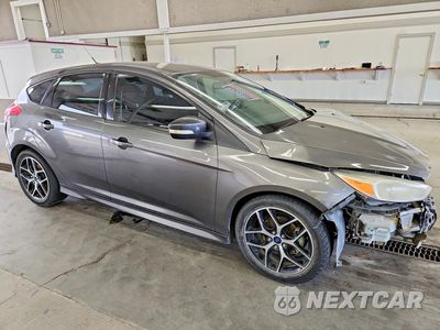 Czwarte zdjęcie samochodu z boku: 2015 FORD FOCUS SE VIN:1FADP3K23FL222414 - miniatura