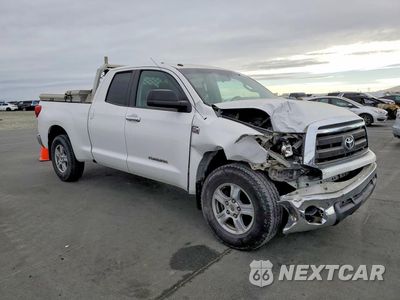 Czwarte zdjęcie samochodu z boku: 2013 TOYOTA TUNDRA DOUBLE CAB SR5 VIN:5TFUY5F10DX277283 - miniatura