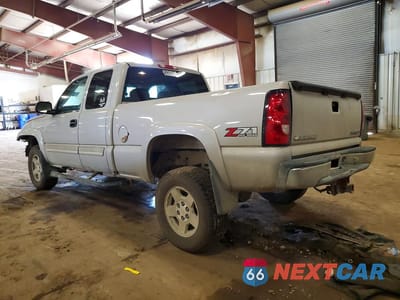 Drugie zdjęcie samochodu z przodu: 2005 CHEVROLET SILVERADO K1500 VIN:1GCEK19B35E241250 - miniatura