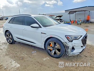 Czwarte zdjęcie samochodu z boku: 2023 AUDI E-TRON PREMIUM PLUS VIN:WA1LAAGE1PB009347 - miniatura