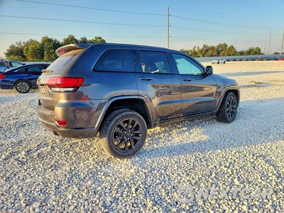 Trzecie zdjęcie samochodu z tyłu: 2019 JEEP GRAND CHEROKEE LAREDO VIN:1C4RJFAG5KC588529 - miniatura