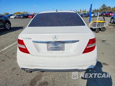Zdjęcie 6 z 12 samochodu: 2013 MERCEDES-BENZ C 250 VIN:WDDGF4HB5DA747481 - miniatura
