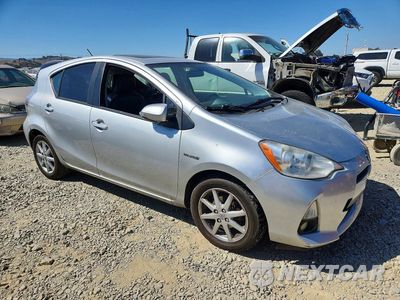 Czwarte zdjęcie samochodu z boku: 2014 TOYOTA PRIUS C FOUR VIN:JTDKDTB3XE1059838 - miniatura