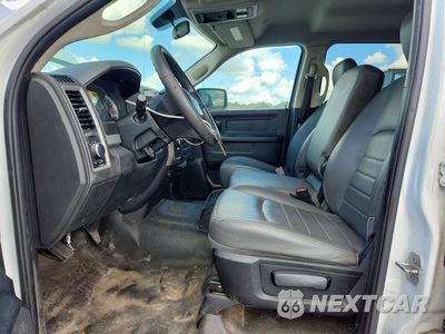 Zdjęcie 7 z 12 samochodu: 2018 RAM 1500 ST VIN:1C6RR6KT5JS156930 - miniatura